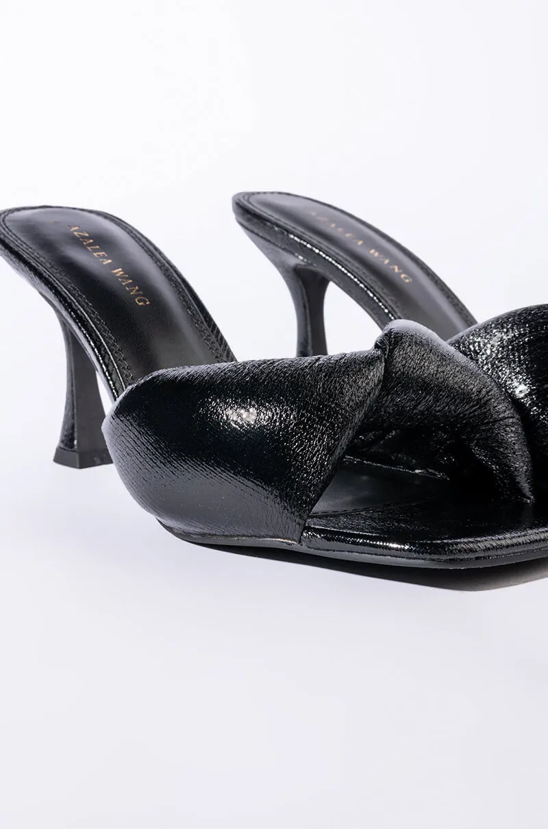 AZALEA WANG EASY WITH YOU CHUNKY SANDAL IN BLACK