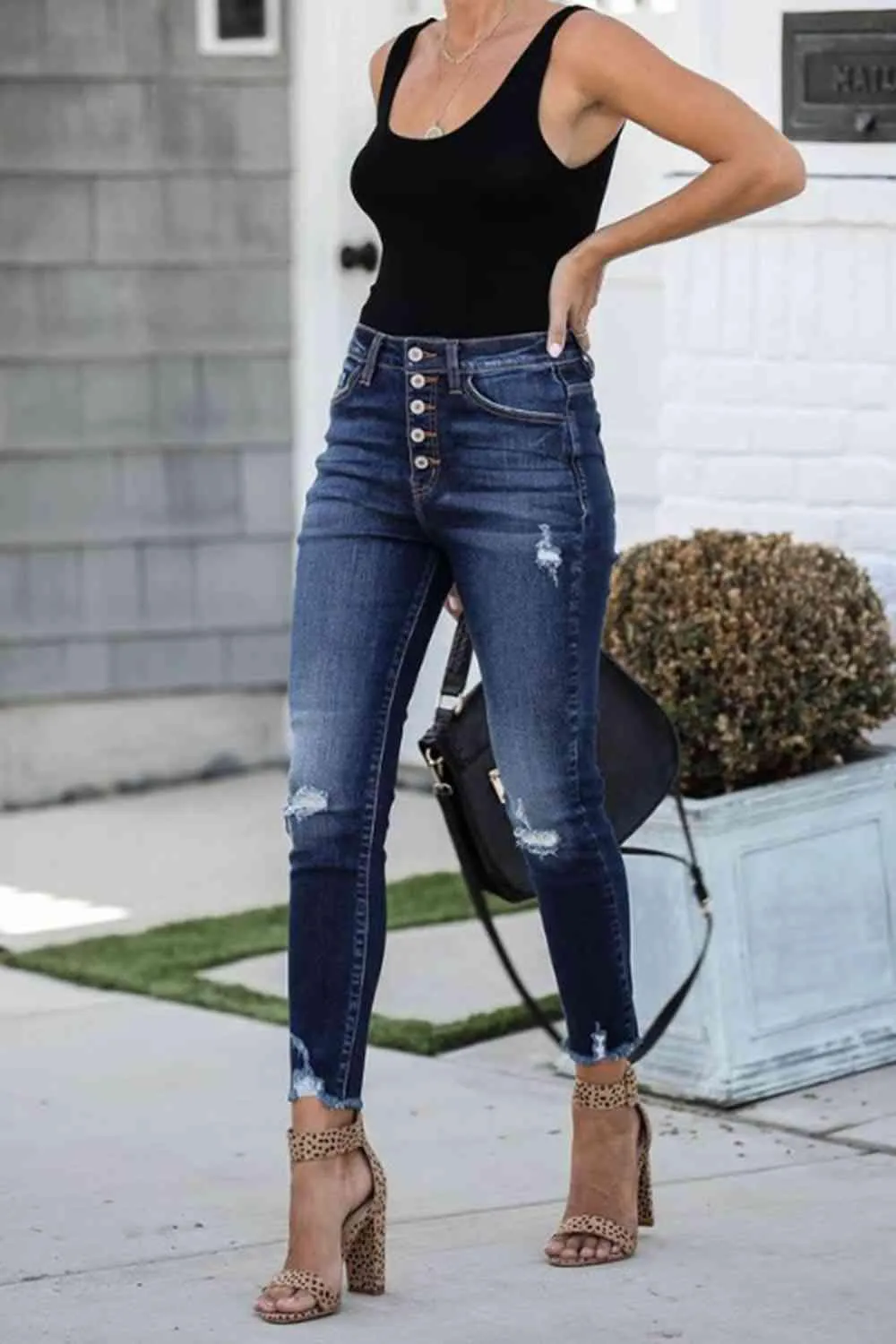 Button-up Distressed Skinny Jeans