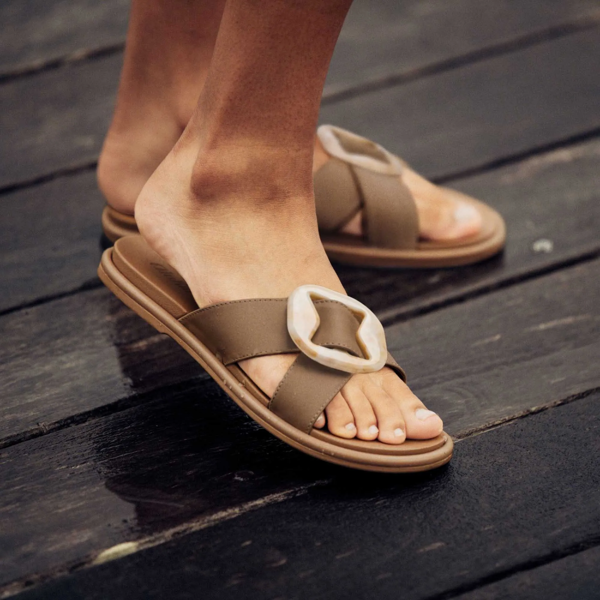 Lai Slide - Tan