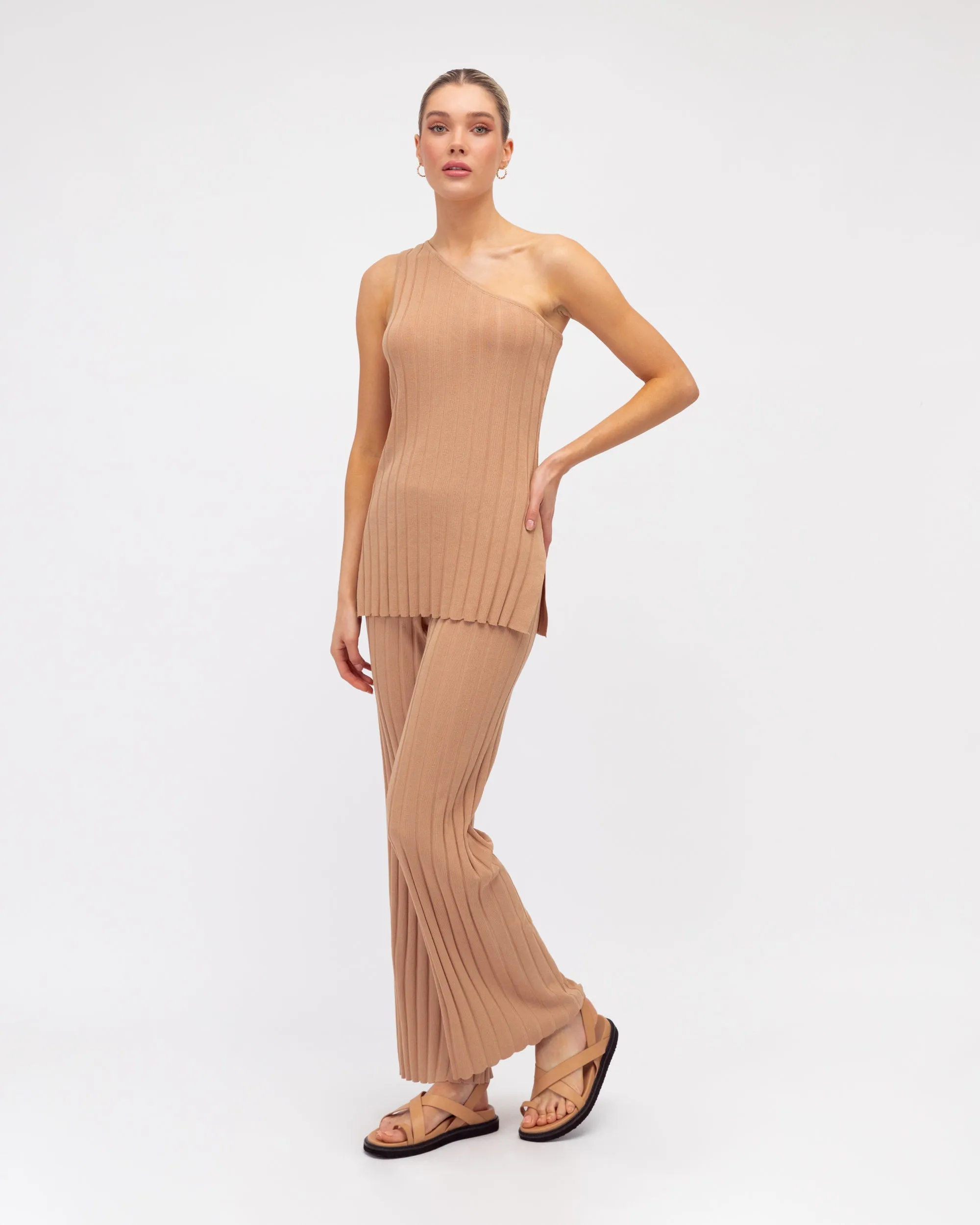 ONE SHOULDER KNIT