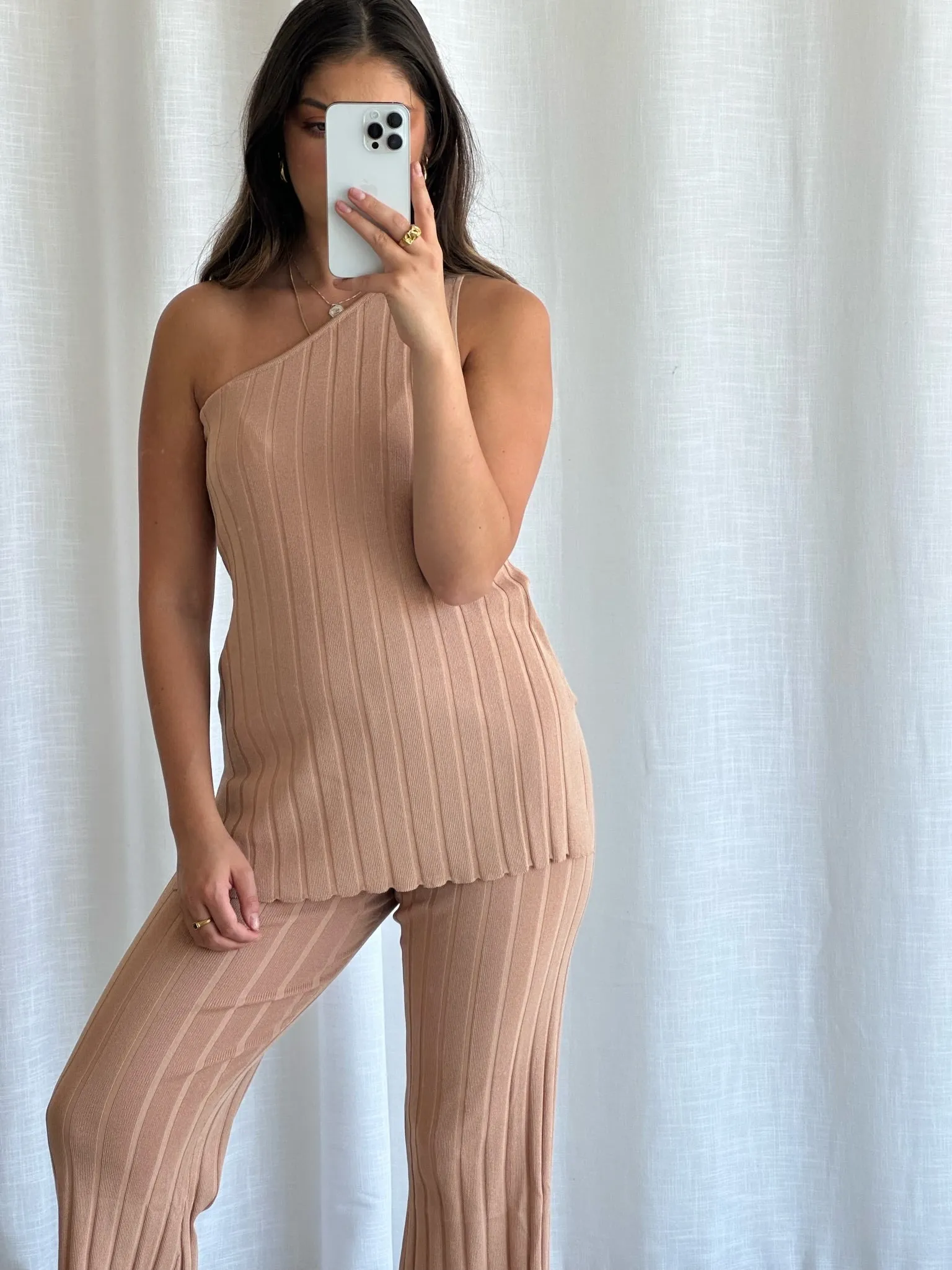 ONE SHOULDER KNIT