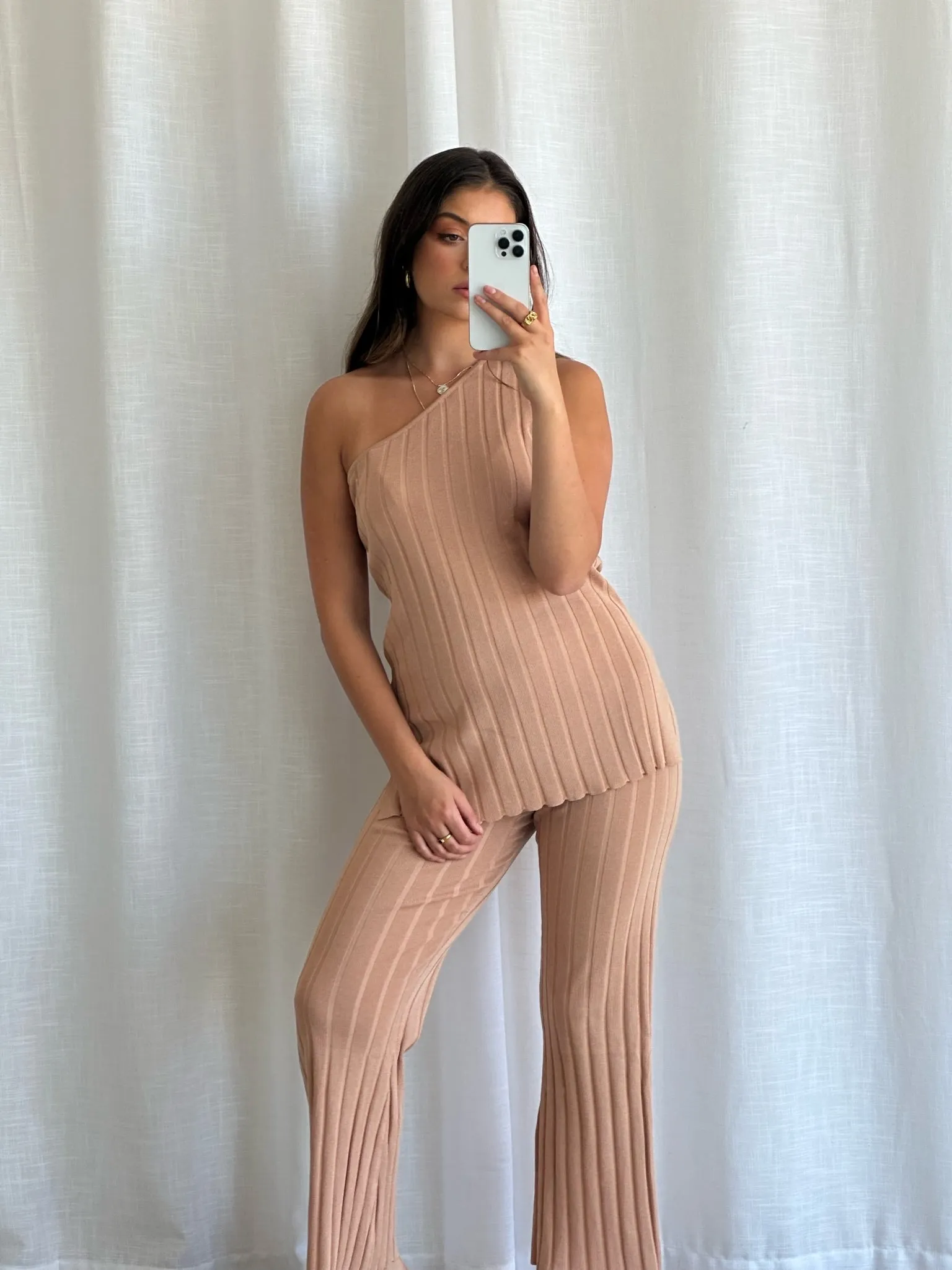 ONE SHOULDER KNIT