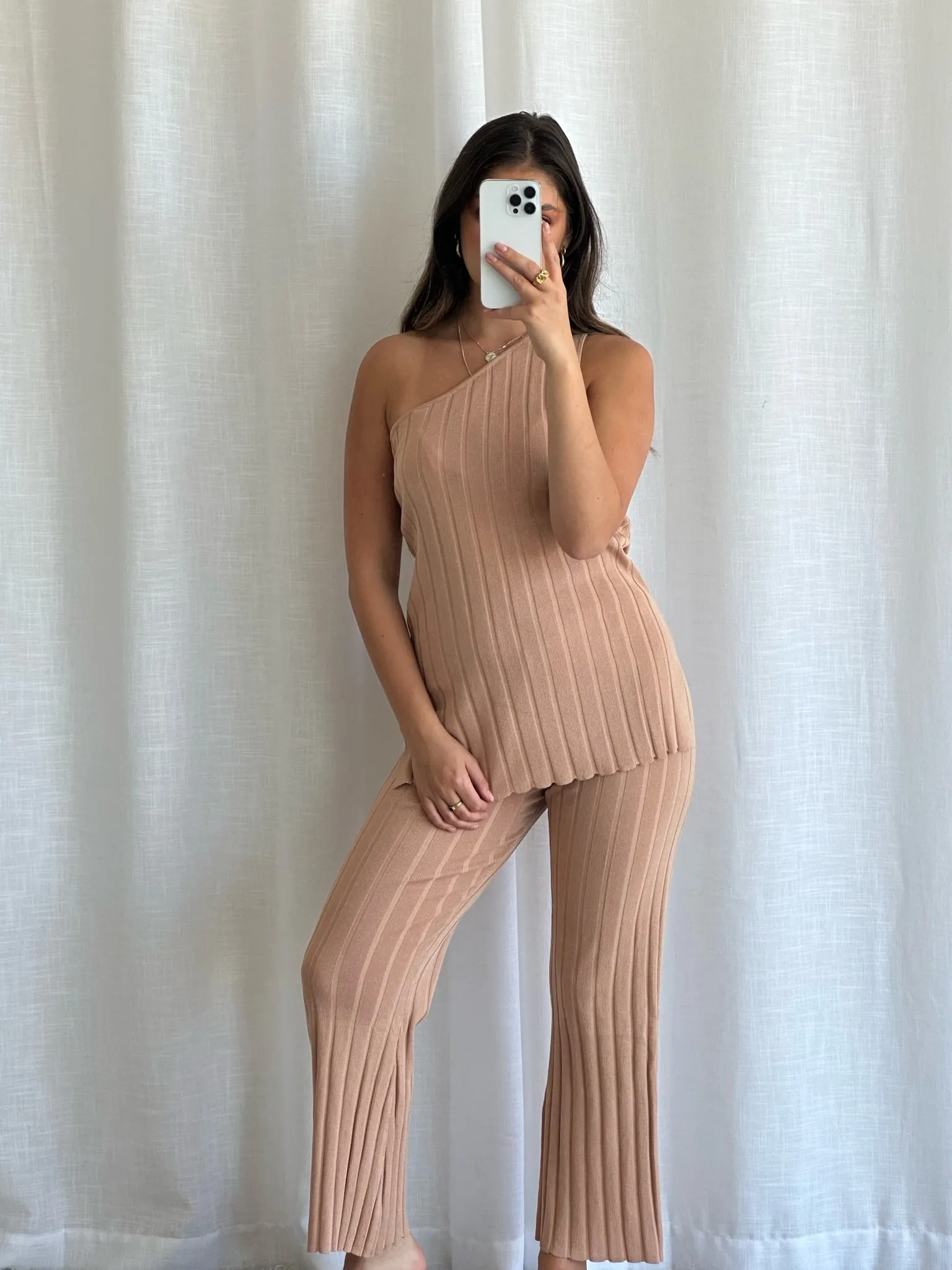 ONE SHOULDER KNIT